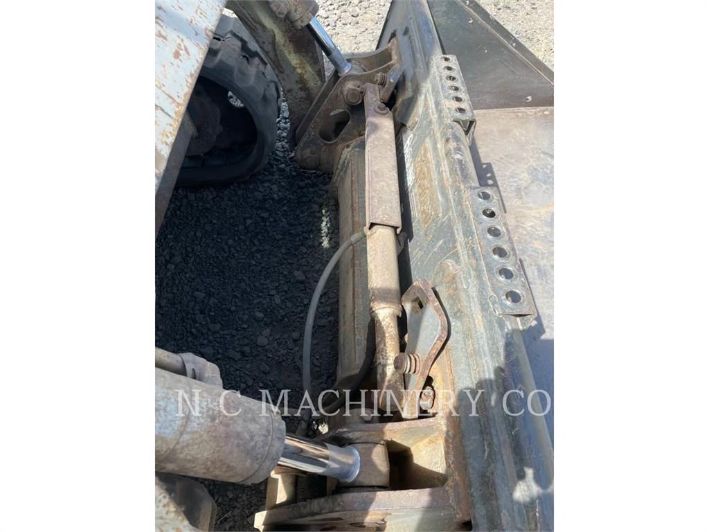 Takeuchi TL230  스키드로더