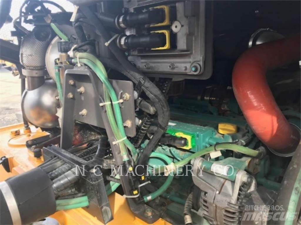 Volvo DD120C 아스팔트 포장장비