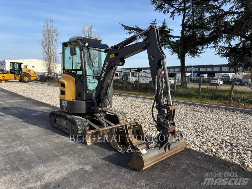 Volvo ECR25D 대형 굴삭기 29톤 이상