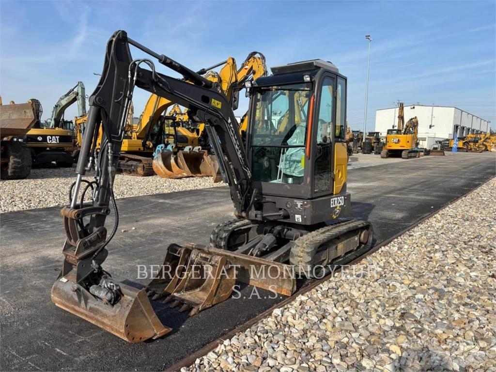 Volvo ECR25D 대형 굴삭기 29톤 이상