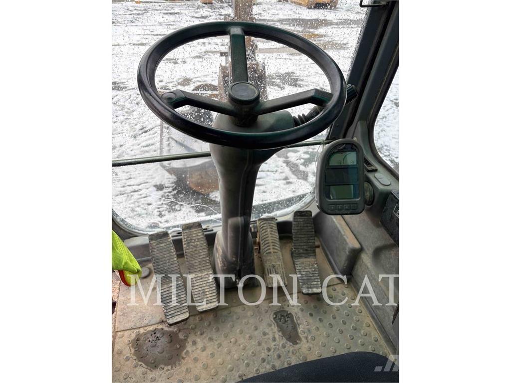 Volvo EW180B  휠 굴삭기