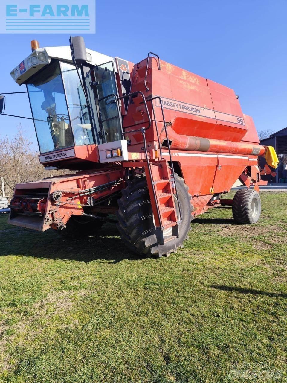 Massey Ferguson 38 콤바인 수확기