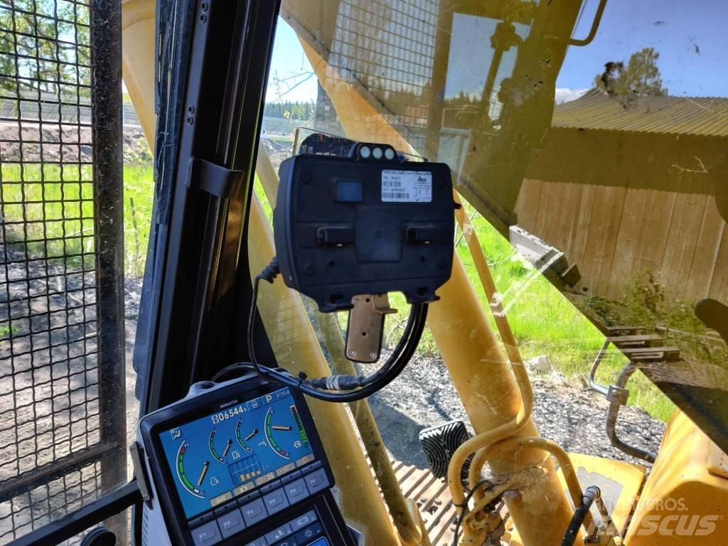 Komatsu HB215LC-1 대형 굴삭기 29톤 이상