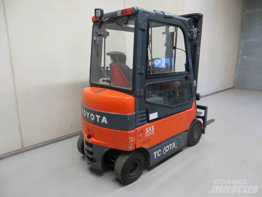 Toyota 7FBMF20 전동 지게차