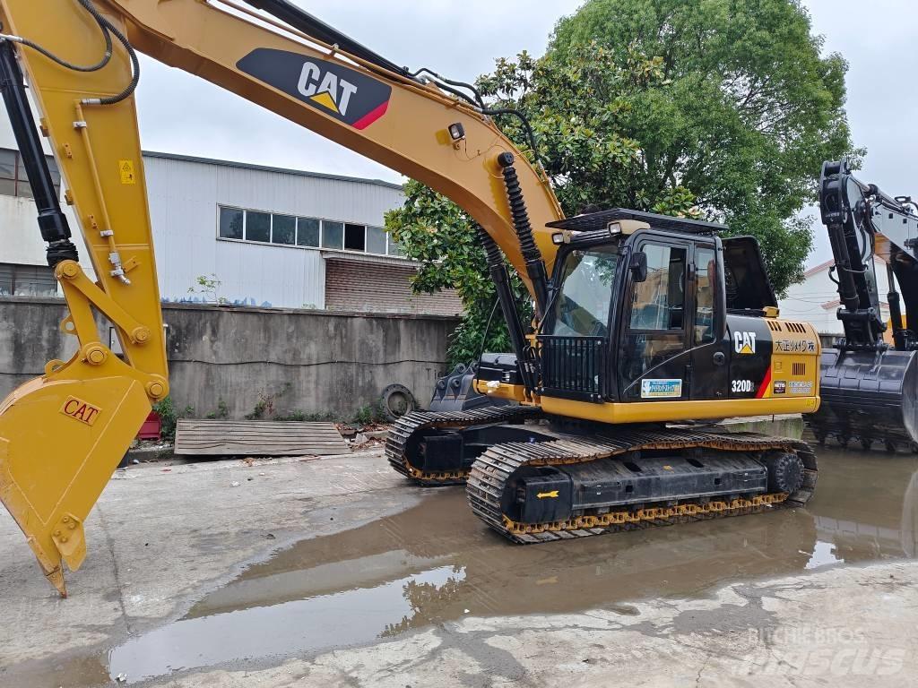 CAT 320 D2 대형 굴삭기 29톤 이상