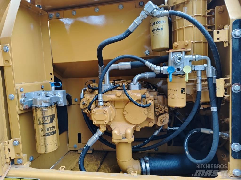 CAT 320 D2 대형 굴삭기 29톤 이상