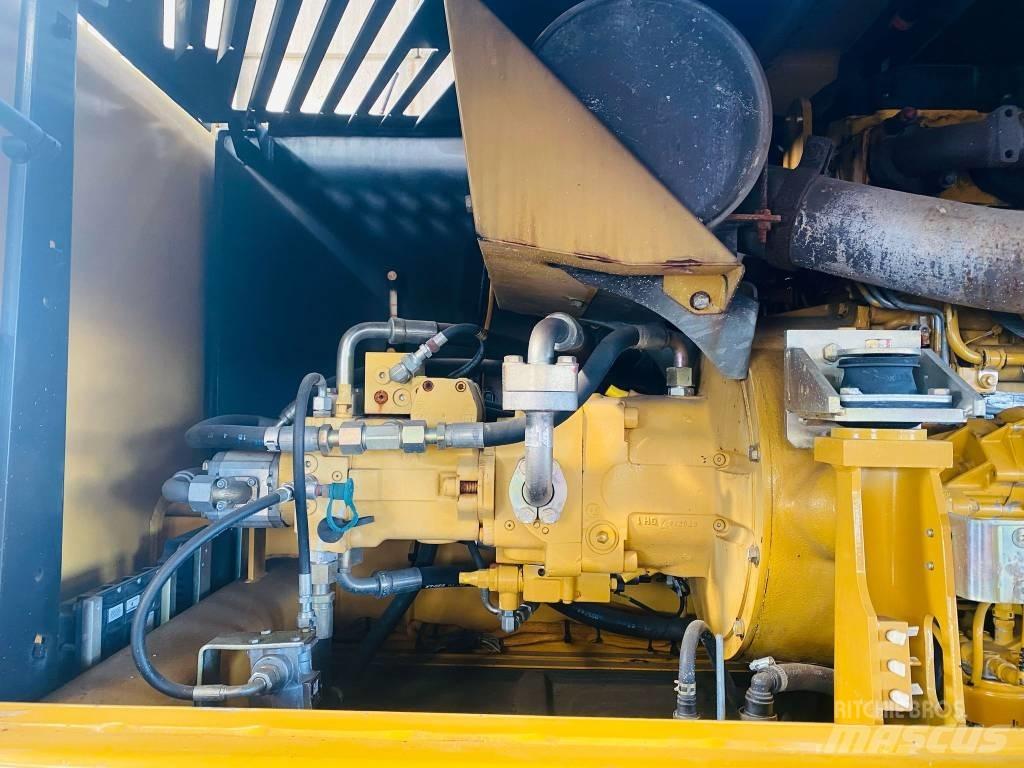 CAT M 318 D  휠 굴삭기
