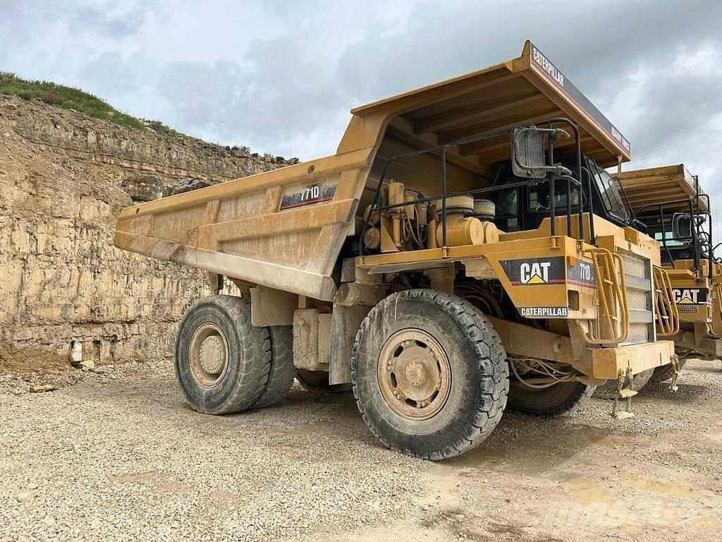 CAT 771D 건설현장 덤프트럭