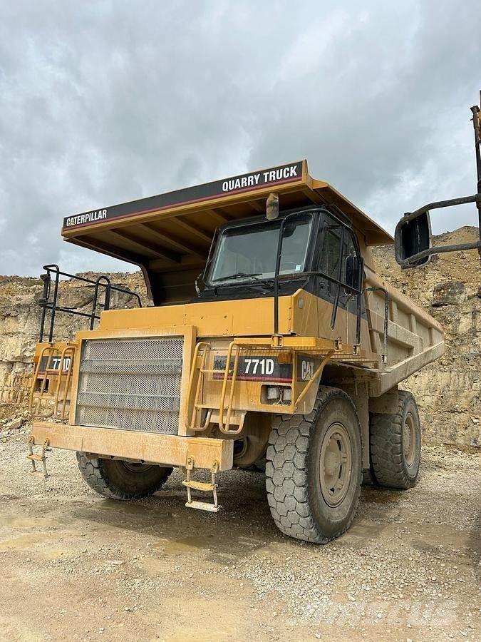 CAT 771D 건설현장 덤프트럭