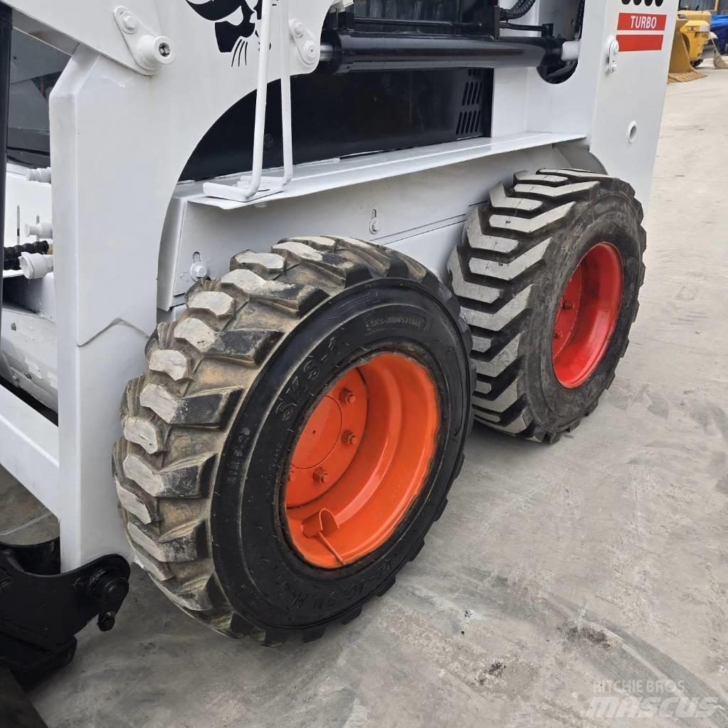 Bobcat S 300  스키드로더