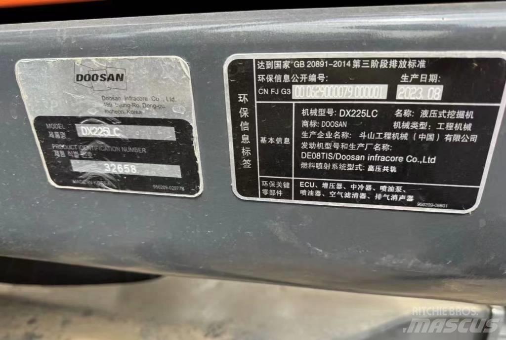 Doosan DX 225 대형 굴삭기 29톤 이상
