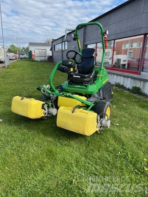 John Deere 2750 E 잔디깎기