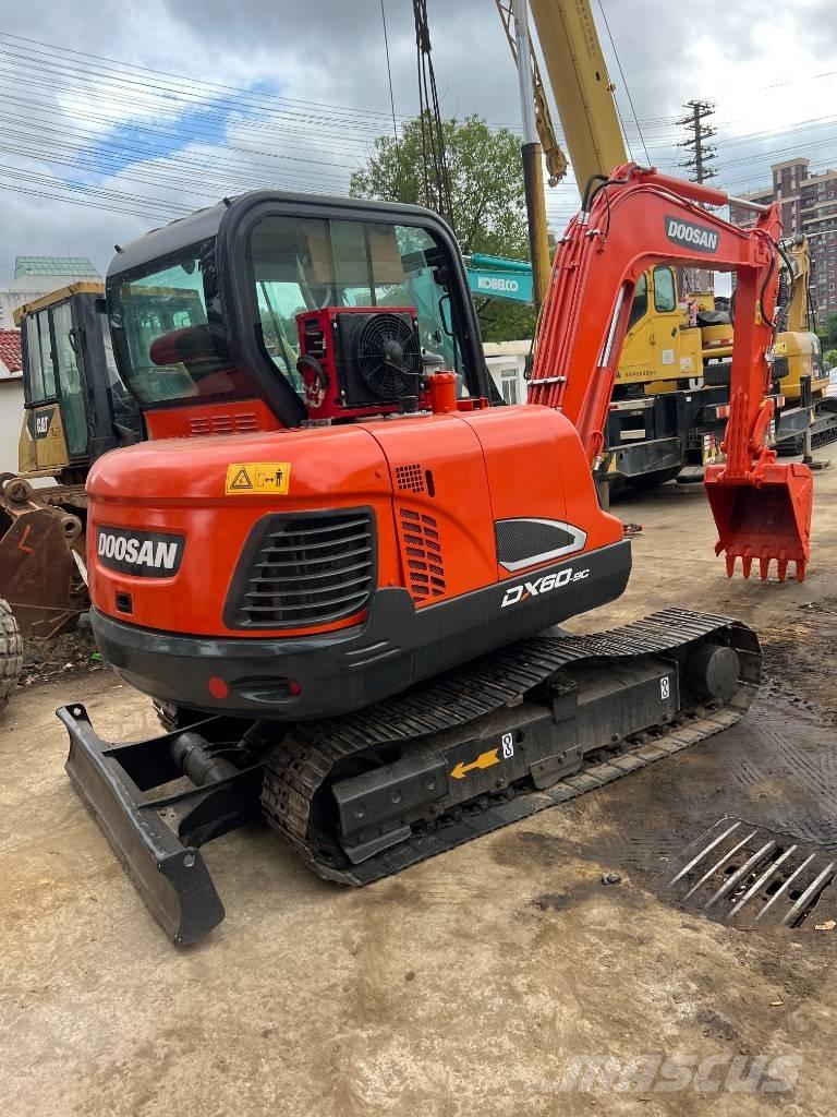 Doosan DX60 대형 굴삭기 29톤 이상