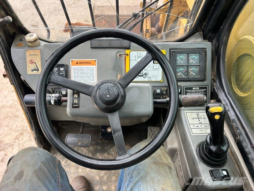 CAT TH 62 텔러 핸들러