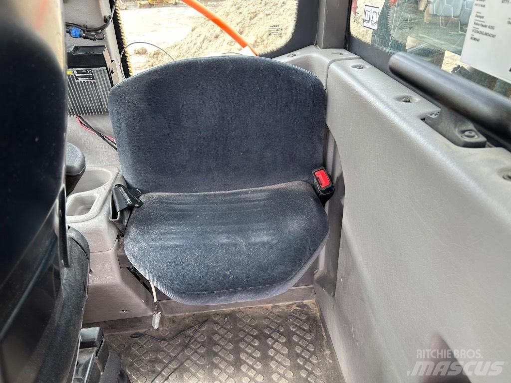 Volvo A 25 G 연결식 홀러