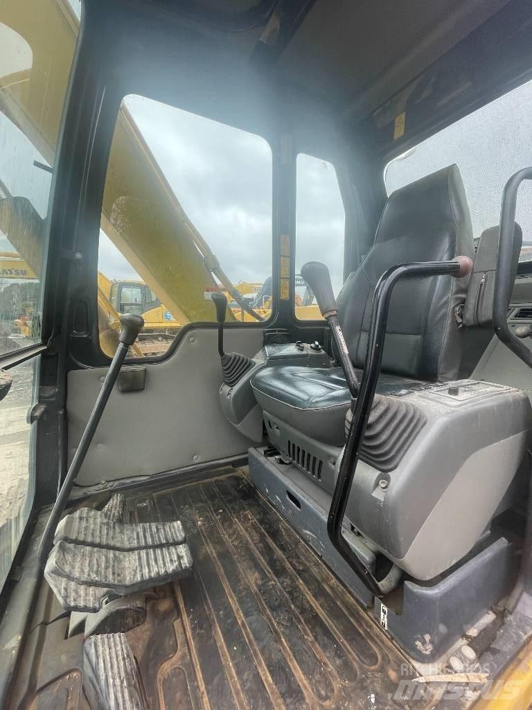 Komatsu PC 60 대형 굴삭기 29톤 이상