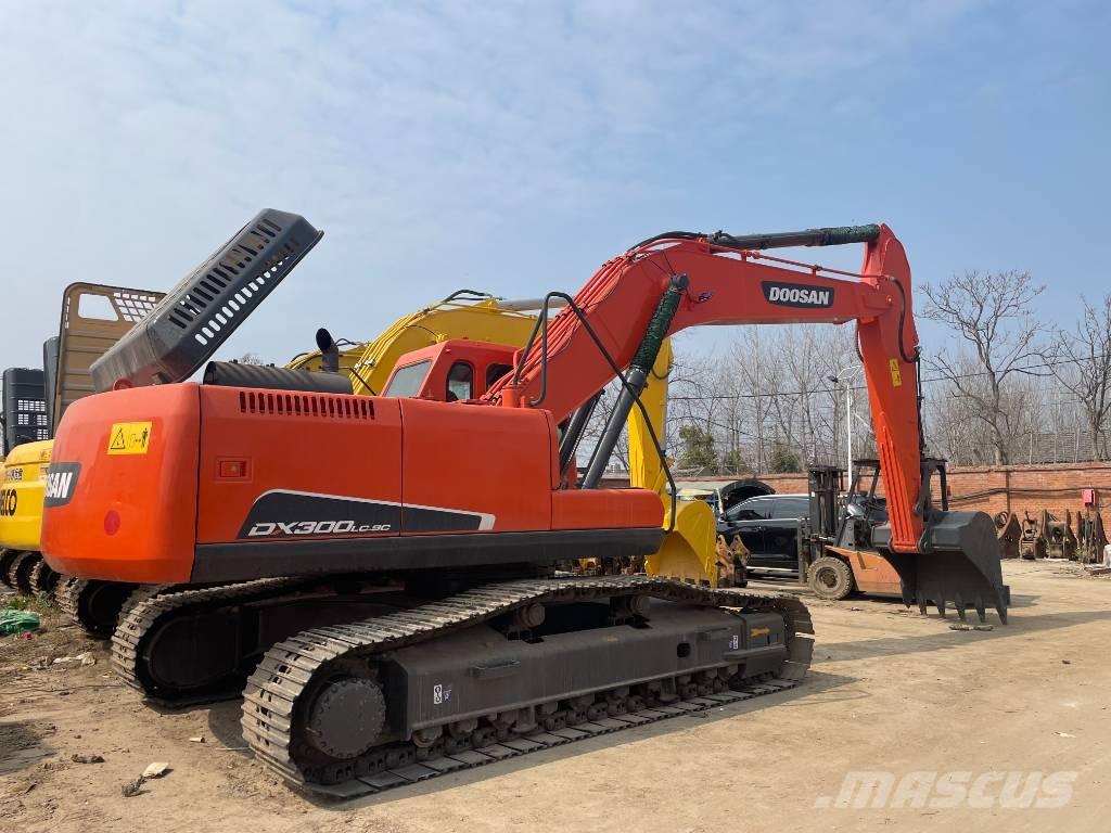 Doosan DX 300 대형 굴삭기 29톤 이상