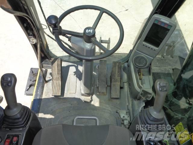 CAT M 318 D  휠 굴삭기