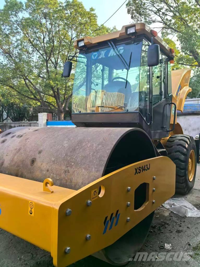 XCMG XS142J 싱글 드럼 롤러