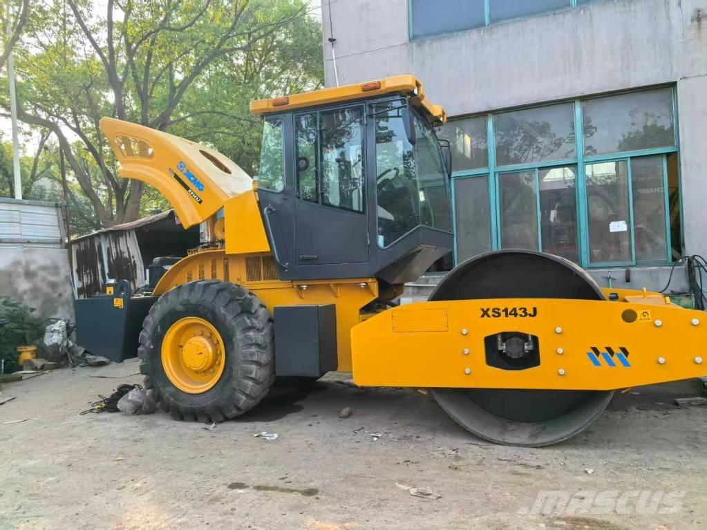 XCMG XS142J 싱글 드럼 롤러