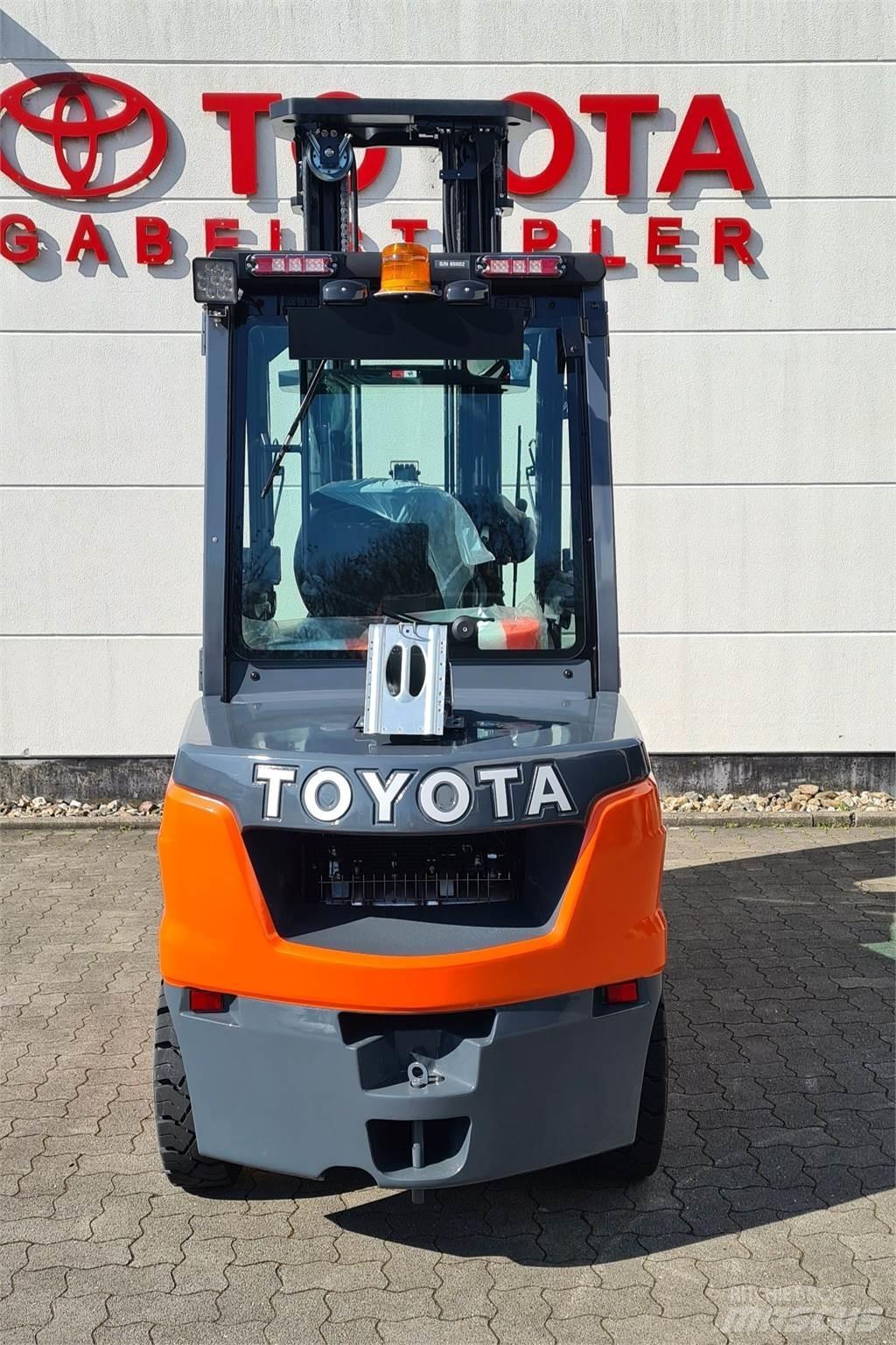 Toyota 52-8FDJF35 디젤 지게차