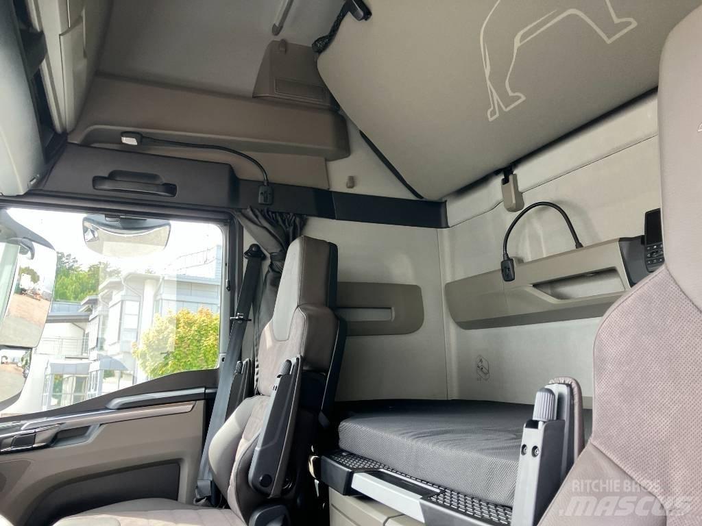 MAN TGX 26.510 탑차 트럭
