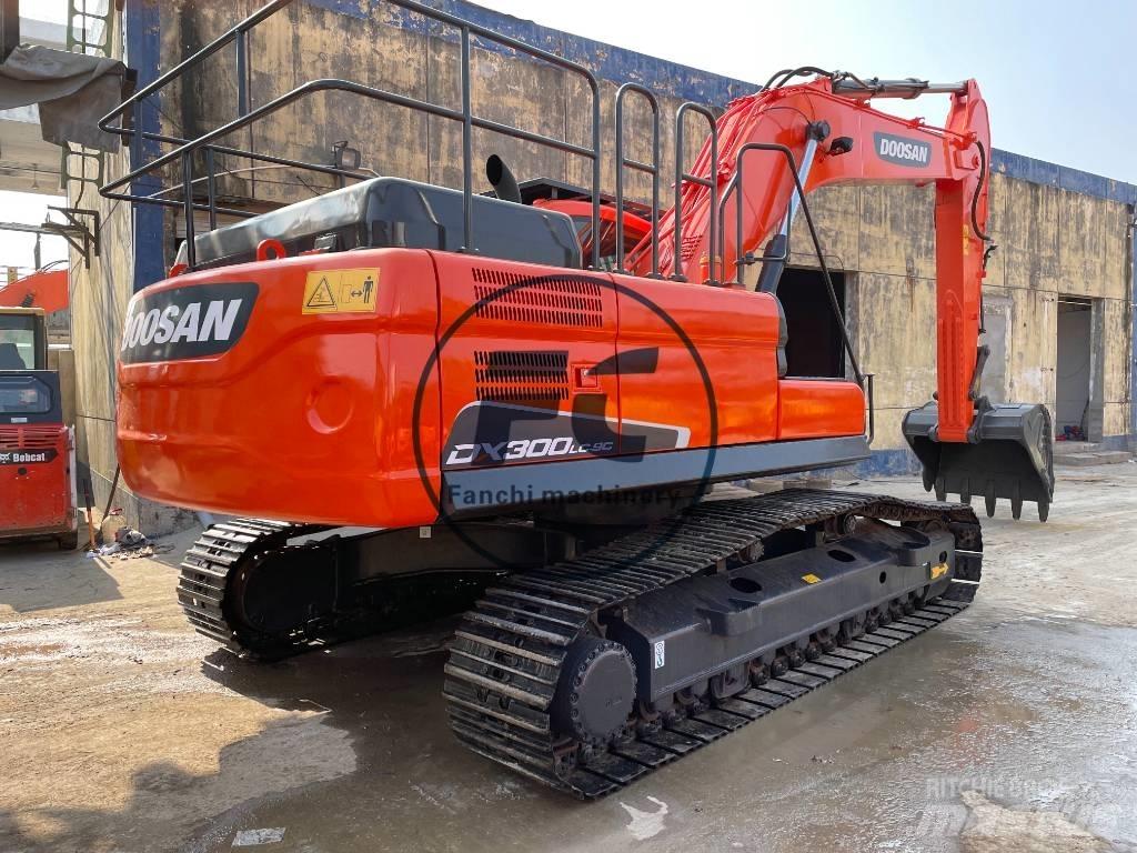 Doosan DX300 대형 굴삭기 29톤 이상
