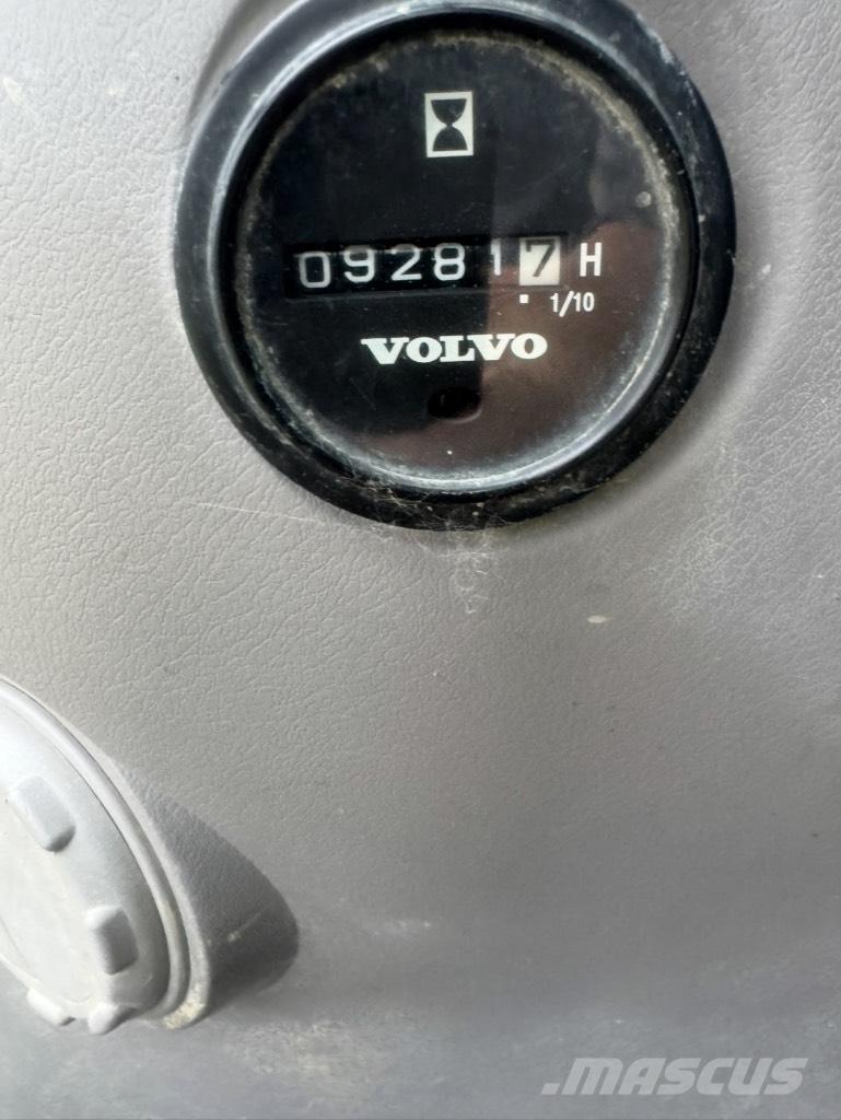 Volvo ECR235DL 대형 굴삭기 29톤 이상