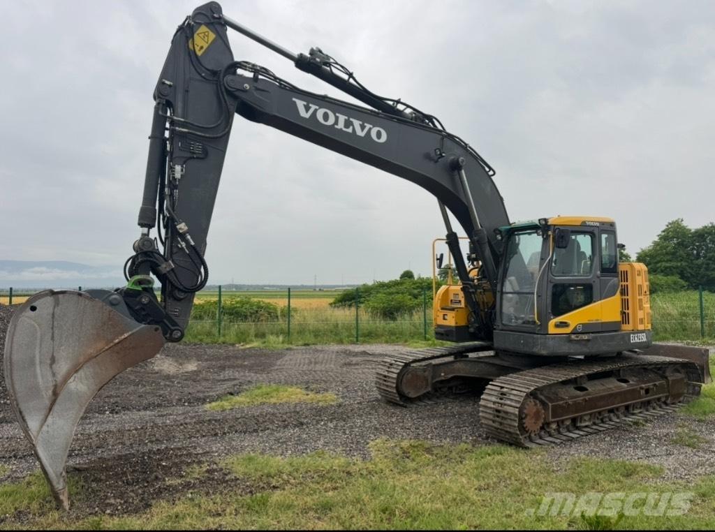 Volvo ECR235DL 대형 굴삭기 29톤 이상