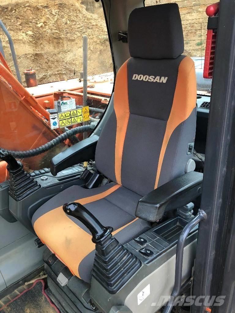 Doosan DX 225 대형 굴삭기 29톤 이상