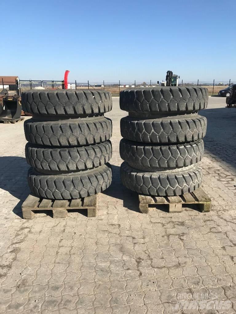 Dunlop 365/80R20 타이어, 휠 및 림