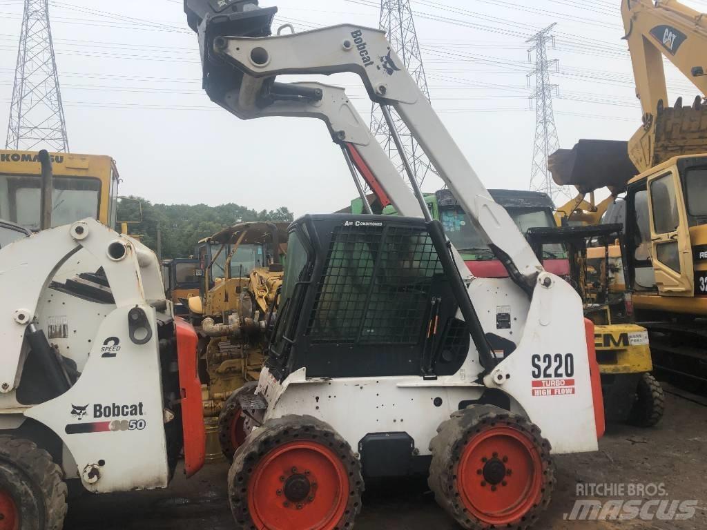 Bobcat S 220  스키드로더