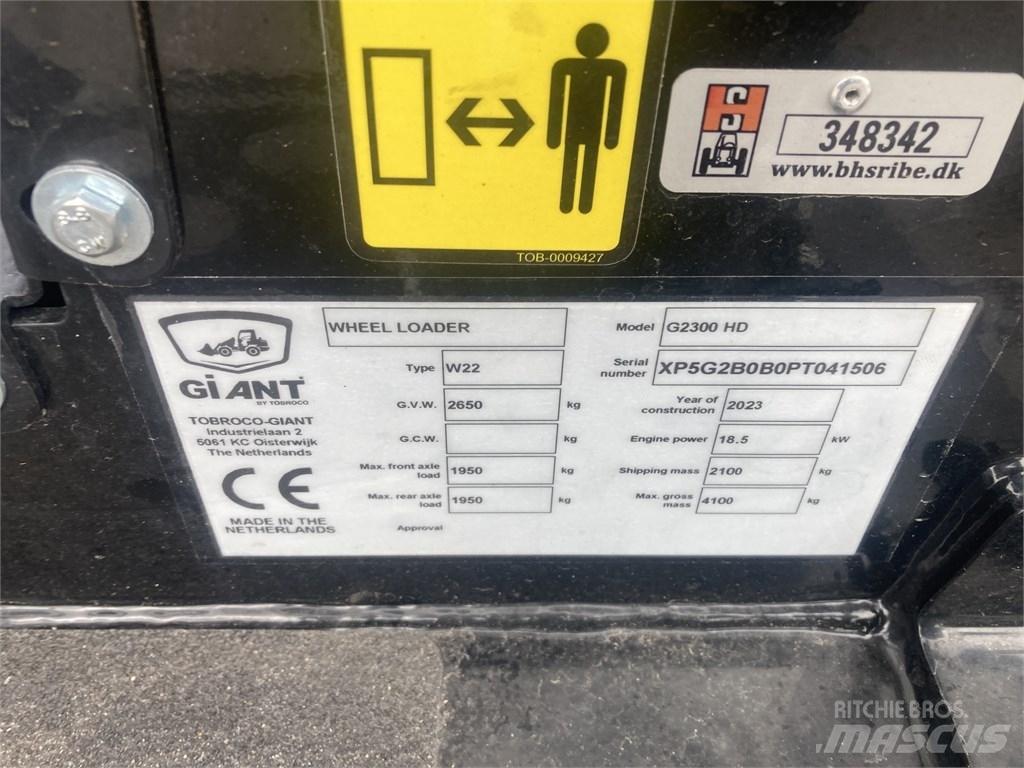 GiANT G2300HD 다목적 로더