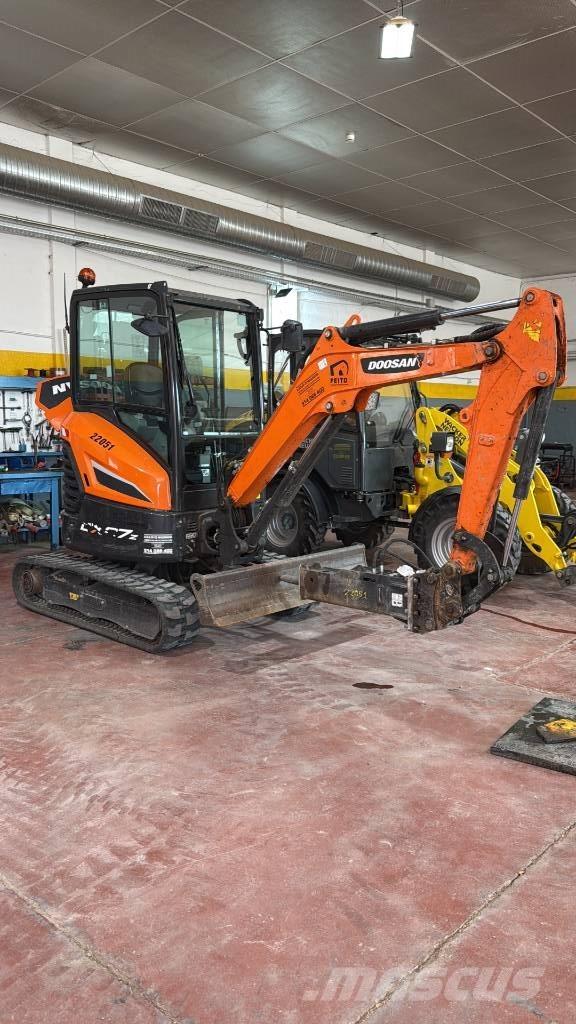 Doosan DX 27 Z 소형 굴삭기 7톤 미만