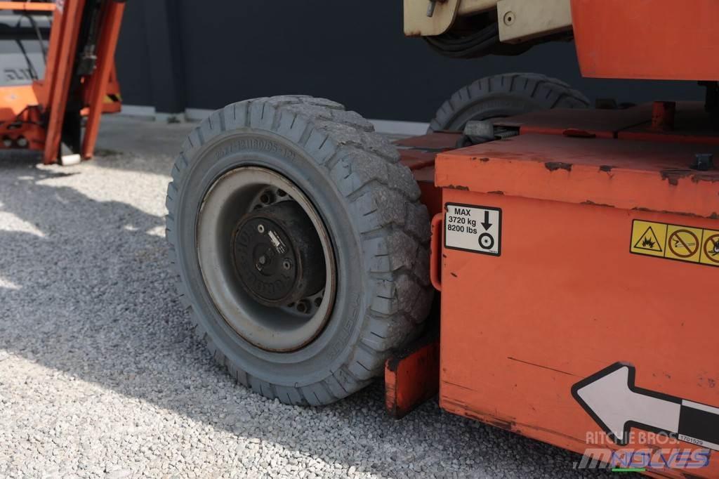 JLG E300AJP 관절형 전동이동 리프트