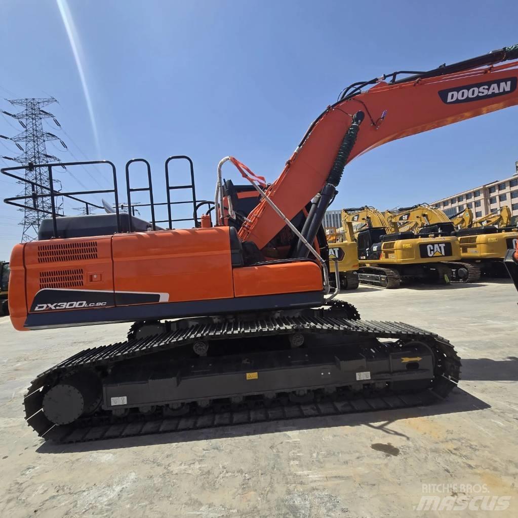 Doosan DX 300 LC 소형 굴삭기 7톤 미만