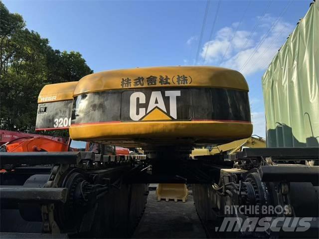 CAT 320 C 수륙양용 굴삭기