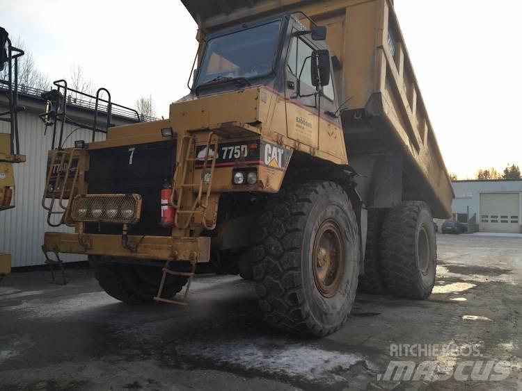 CAT 775 D 초대형 덤프 트럭