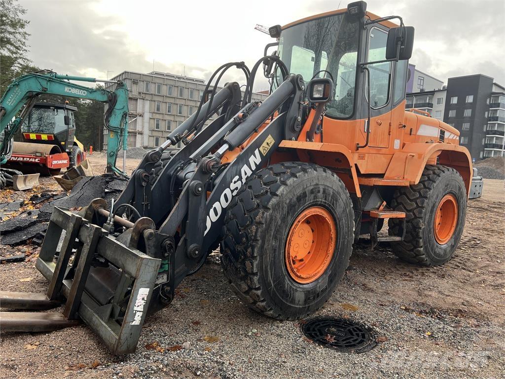 Doosan DL 200  휠로우더