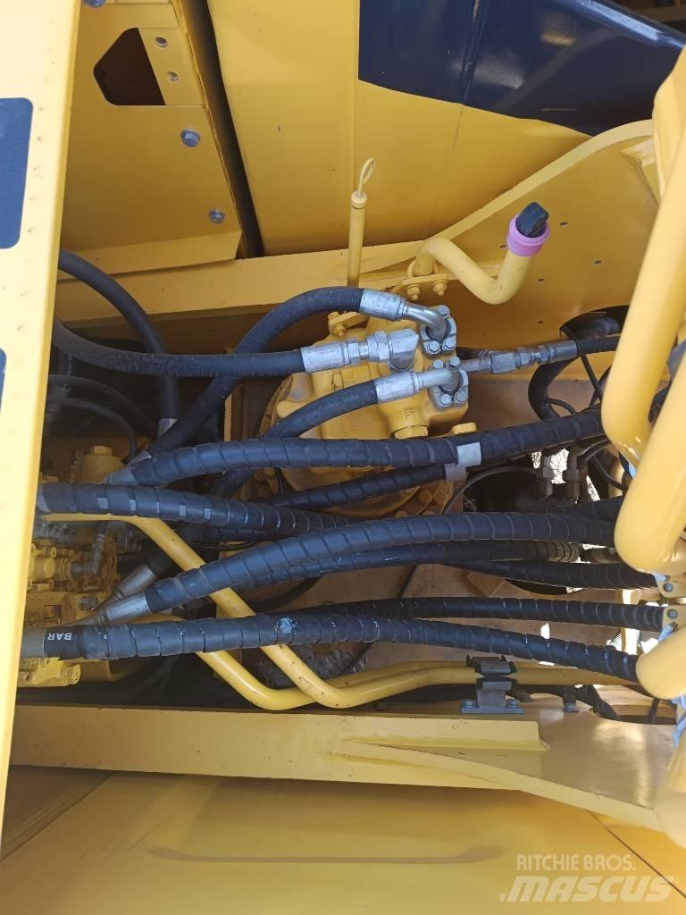 Komatsu PC 200 대형 굴삭기 29톤 이상