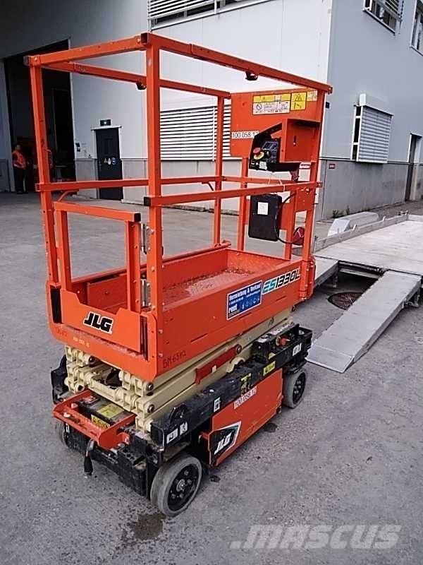 JLG ES 1330 L 가위형 리프트