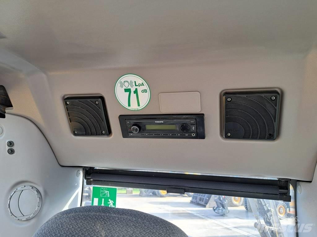 Volvo ECR 235 EL 대형 굴삭기 29톤 이상