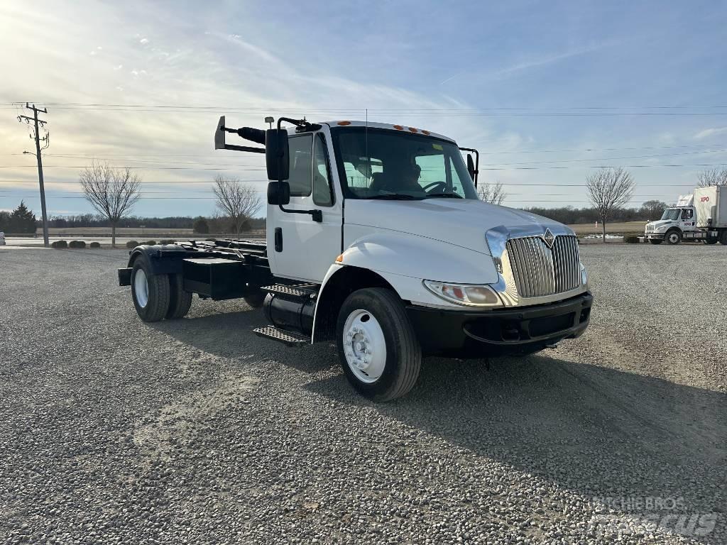 International 4400 폐기물 수거 트럭