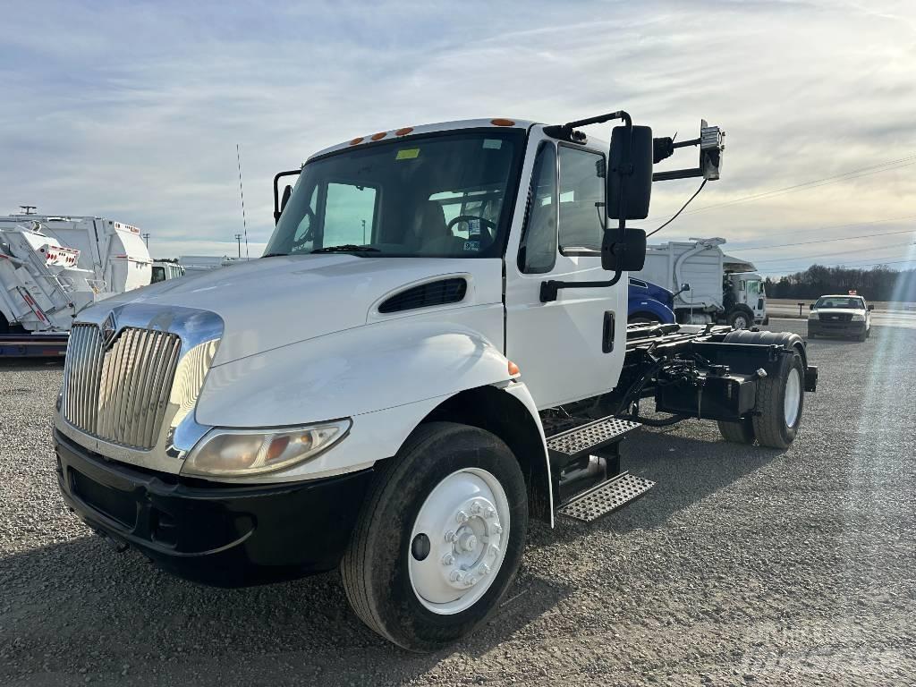 International 4400 폐기물 수거 트럭