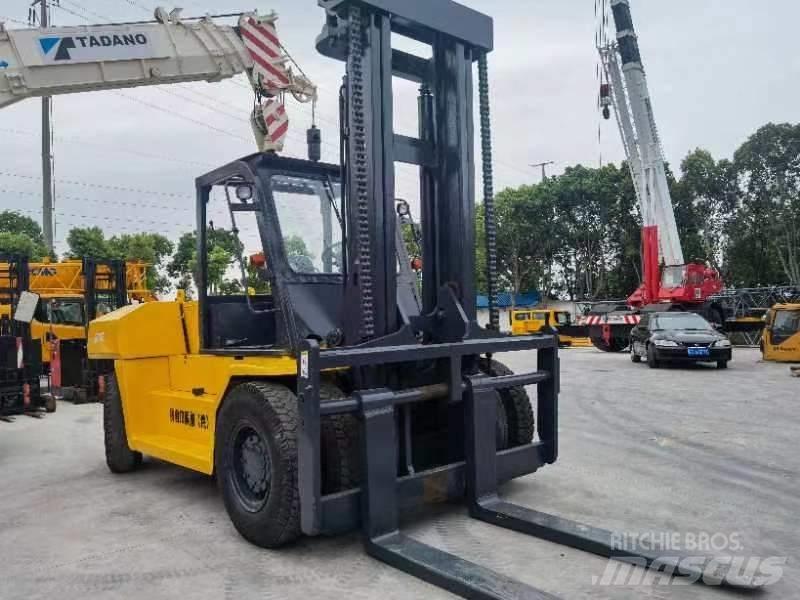 Komatsu FD 160 디젤 지게차