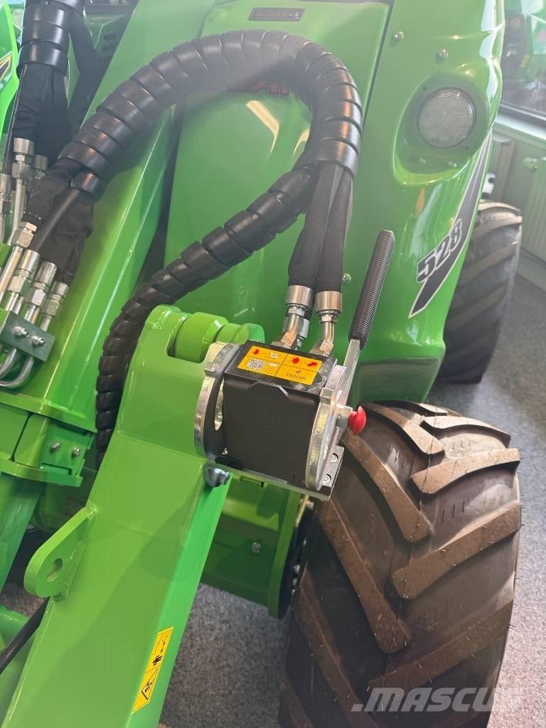 Avant 528  스키드로더