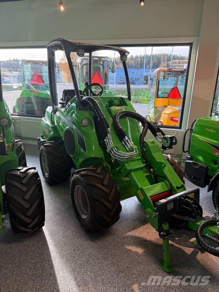 Avant 528  스키드로더