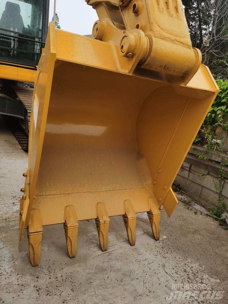 Komatsu PC 220-7 대형 굴삭기 29톤 이상