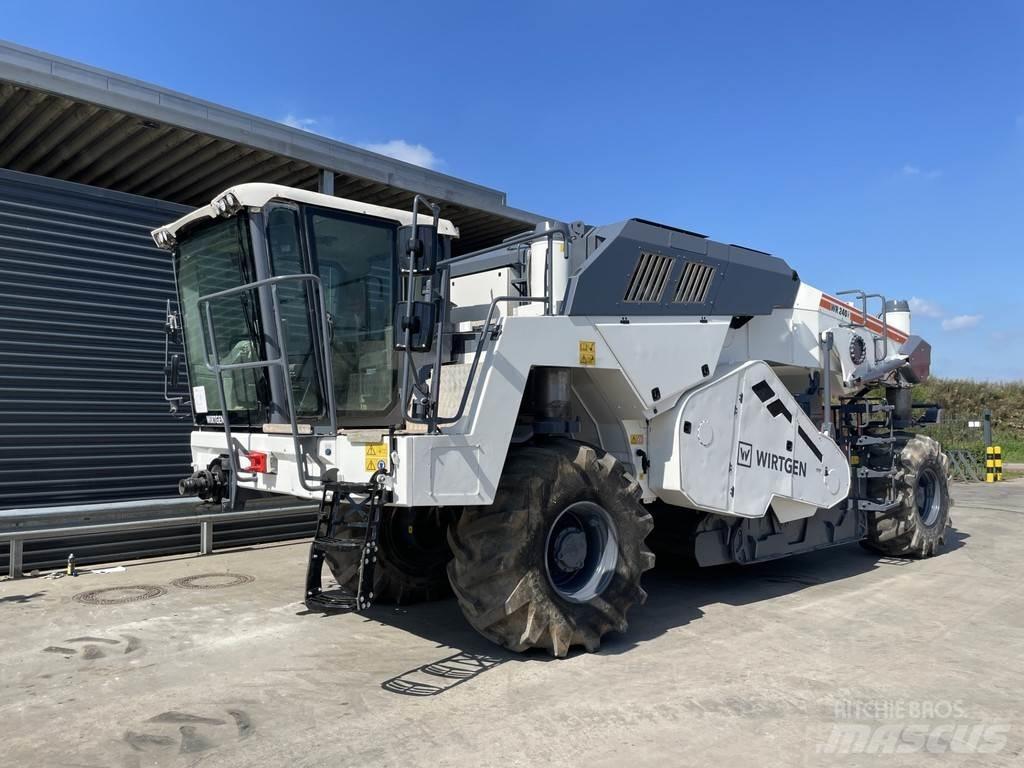 Wirtgen WR 240I 아스팔트 리사이클러