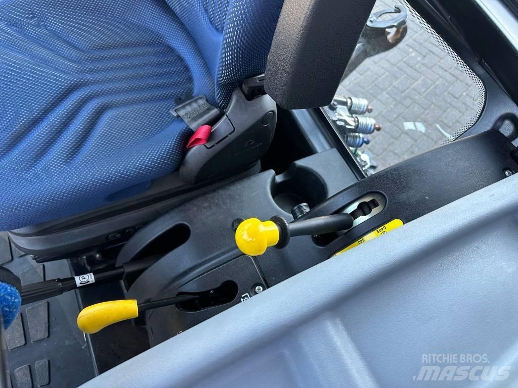 New Holland T4.75 S 트랙터